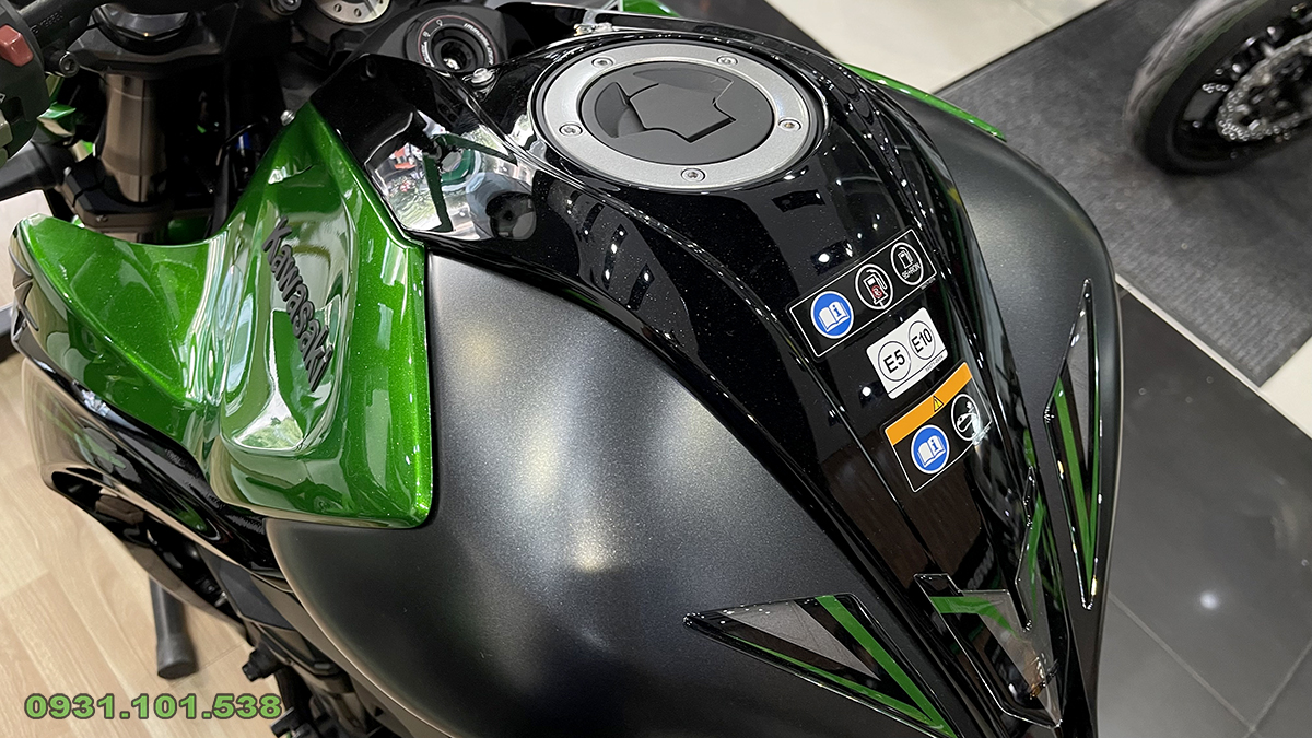 Nắp thùng xăng Kawasaki Z1000R 2022